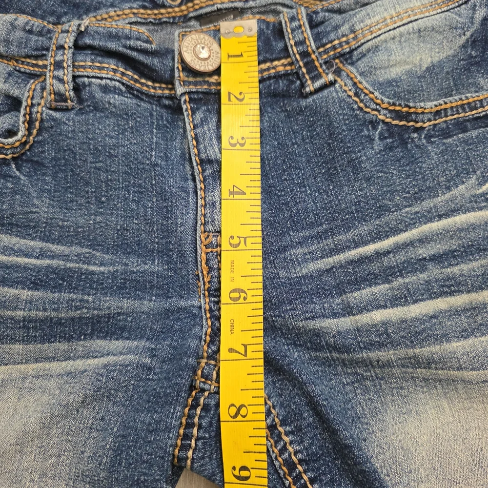 Ariya Jeans Denim Shorts Size 7/8 Distressed Cuffed Y2k Style - Picture 10 of 14